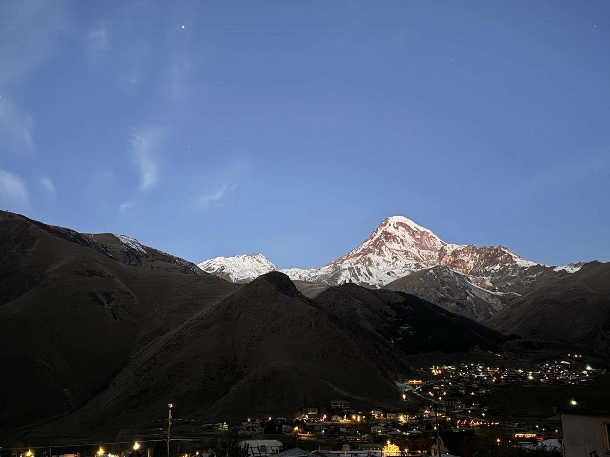 Family Hotel 7 Sisters Kazbegi Ngoại thất bức ảnh