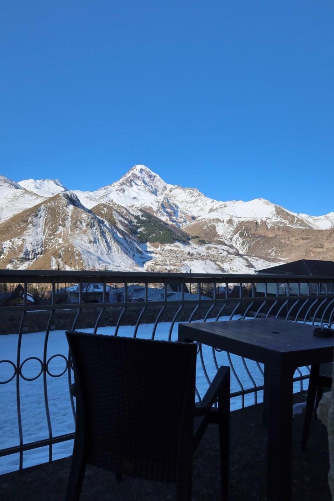 Family Hotel 7 Sisters Kazbegi Ngoại thất bức ảnh