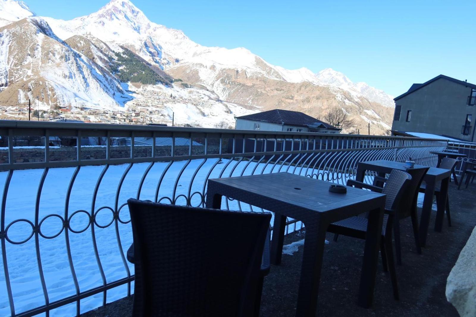 Family Hotel 7 Sisters Kazbegi Ngoại thất bức ảnh